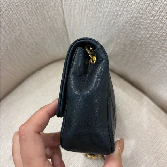 Authentic CHANEL black lambskin bicolor crossbody gold hardware - Picture 10 of 15